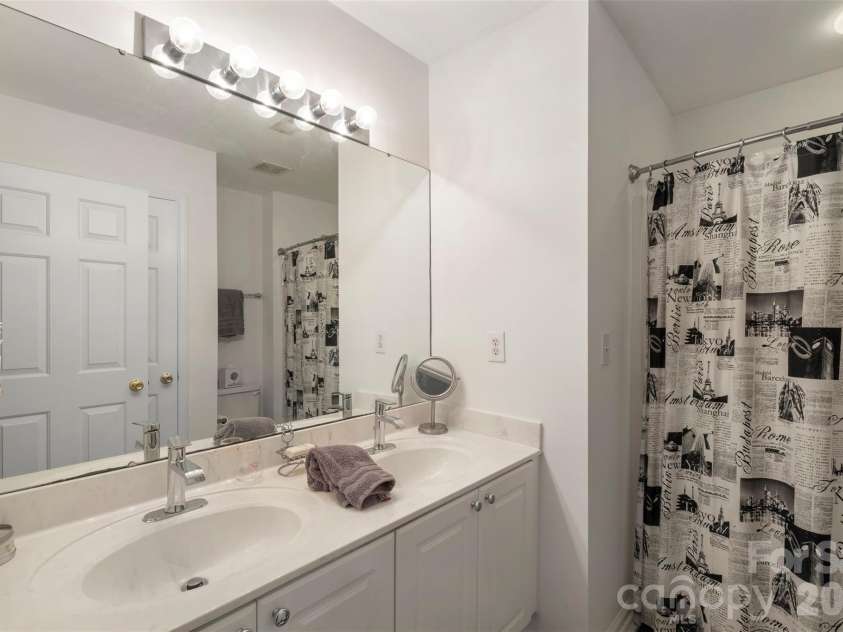 7900 Wilby Hollow Drive, Charlotte, NC 28270.  MLS# CAR4363566, YatesRealty ID 28634. 