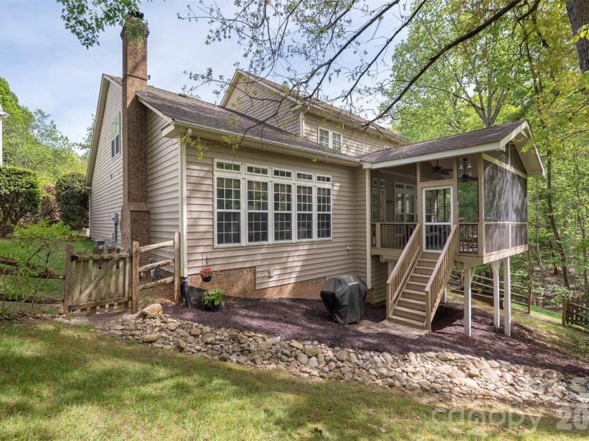 7900 Wilby Hollow Drive, Charlotte, NC 28270.  MLS# CAR4363566, YatesRealty ID 28634. 