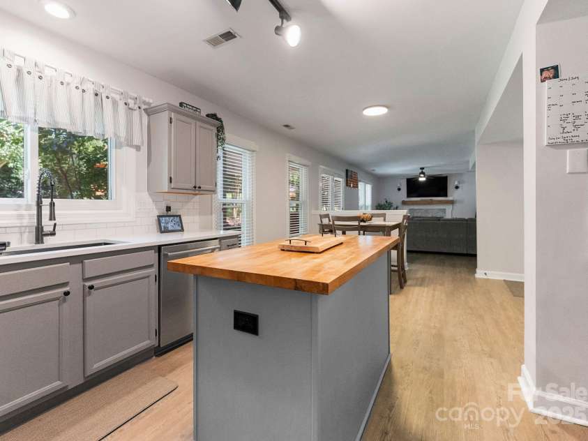 9313 Gilead Hill Court, Huntersville, NC 28078.  MLS# CAR4279738, YatesRealty ID 28634. 