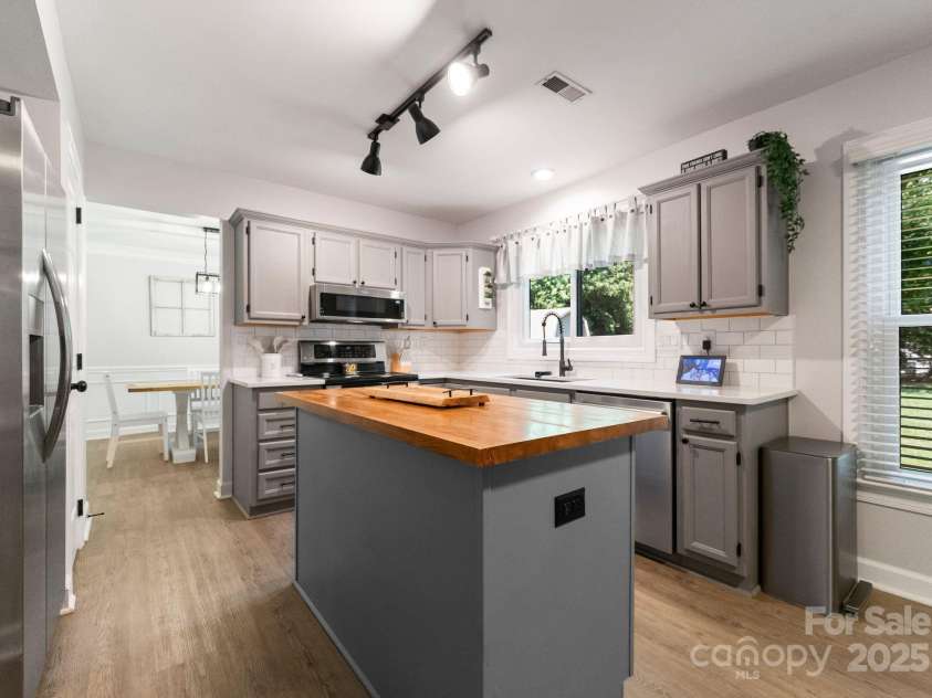 9313 Gilead Hill Court, Huntersville, NC 28078.  MLS# CAR4279738, YatesRealty ID 28634. 