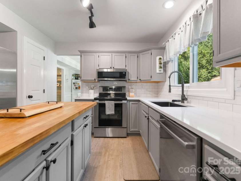 9313 Gilead Hill Court, Huntersville, NC 28078.  MLS# CAR4279738, YatesRealty ID 28634. 
