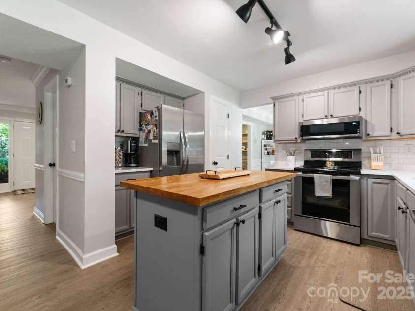 9313 Gilead Hill Court, Huntersville, NC 28078.  MLS# CAR4279738, YatesRealty ID 28634. 