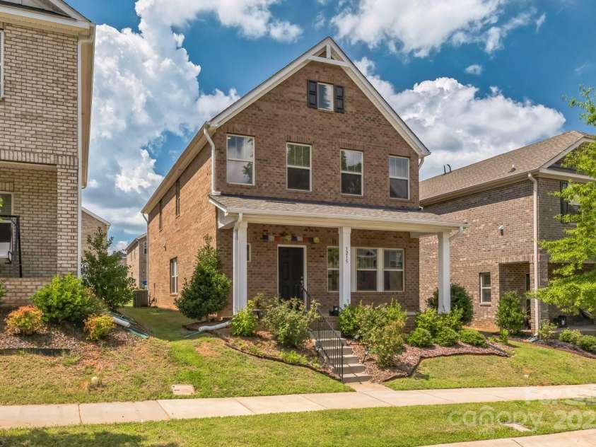 3215 Lisburn Street, Charlotte, NC 28227.  MLS# CAR4282848, YatesRealty ID 28636. 