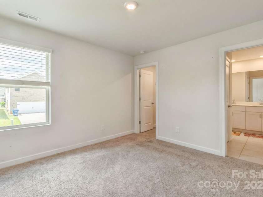 3215 Lisburn Street, Charlotte, NC 28227.  MLS# CAR4282848, YatesRealty ID 28636. 