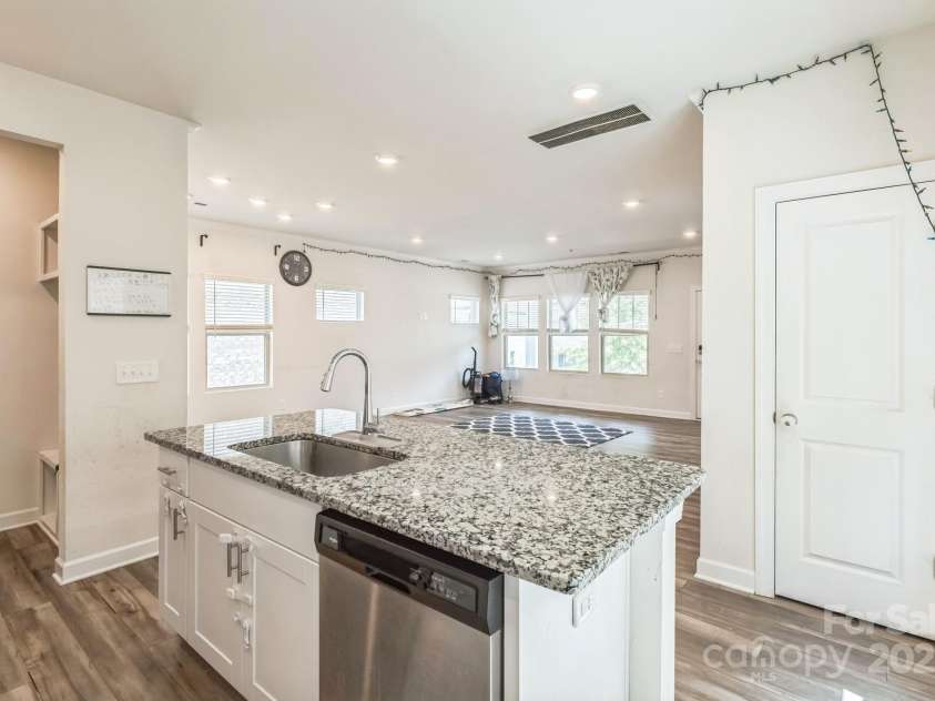 3215 Lisburn Street, Charlotte, NC 28227.  MLS# CAR4282848, YatesRealty ID 28636. 