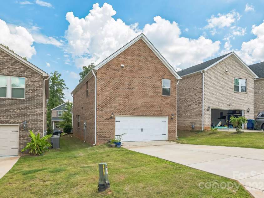 3215 Lisburn Street, Charlotte, NC 28227.  MLS# CAR4282848, YatesRealty ID 28636. 