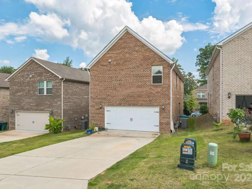 3215 Lisburn Street, Charlotte, NC 28227.  MLS# CAR4282848, YatesRealty ID 28636. 