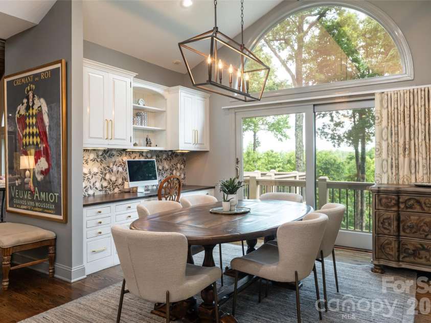 305 Piney Knoll Lane, Hendersonville, NC 28739.  MLS# CAR4386427, YatesRealty ID 28638. 