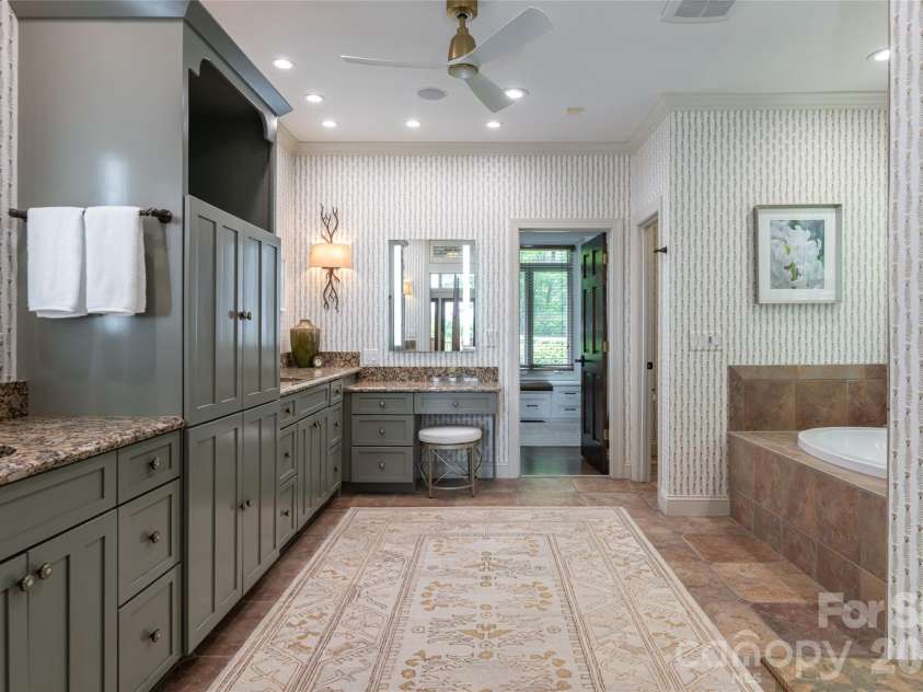 305 Piney Knoll Lane, Hendersonville, NC 28739.  MLS# CAR4386427, YatesRealty ID 28638. 