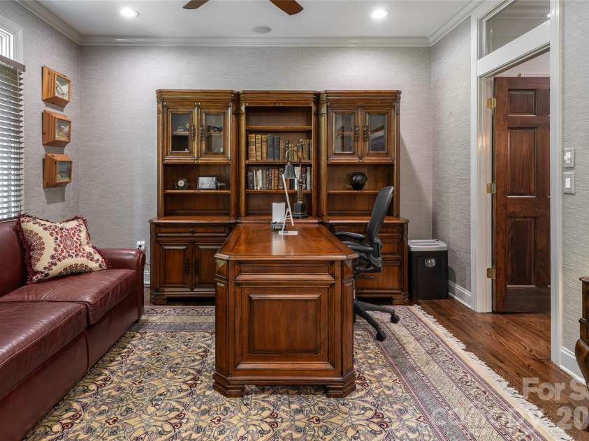 305 Piney Knoll Lane, Hendersonville, NC 28739.  MLS# CAR4386427, YatesRealty ID 28638. 