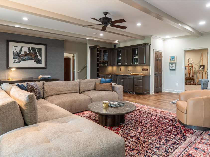 305 Piney Knoll Lane, Hendersonville, NC 28739.  MLS# CAR4386427, YatesRealty ID 28638. 