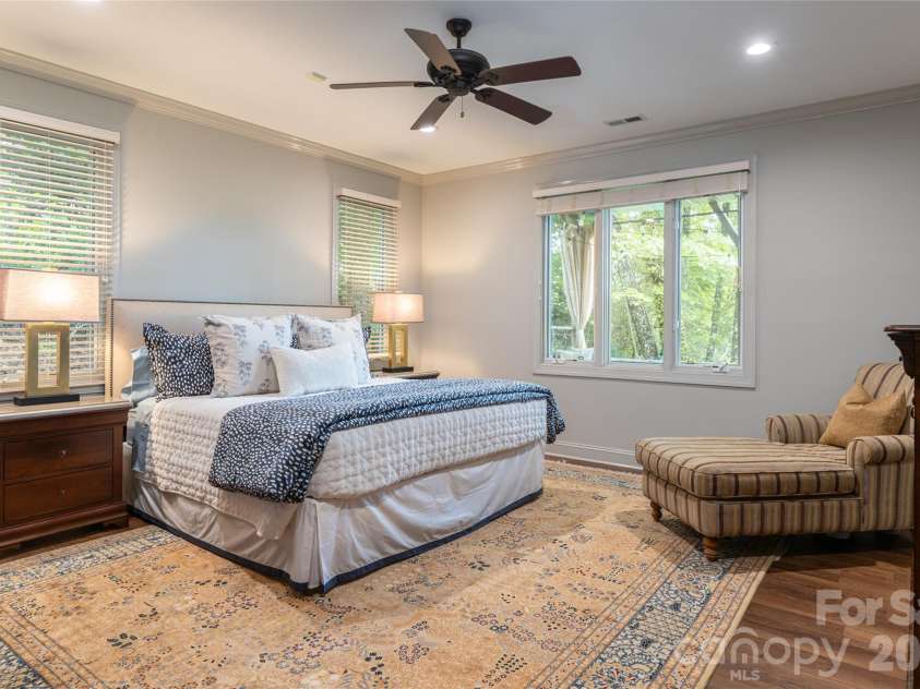 305 Piney Knoll Lane, Hendersonville, NC 28739.  MLS# CAR4386427, YatesRealty ID 28638. 