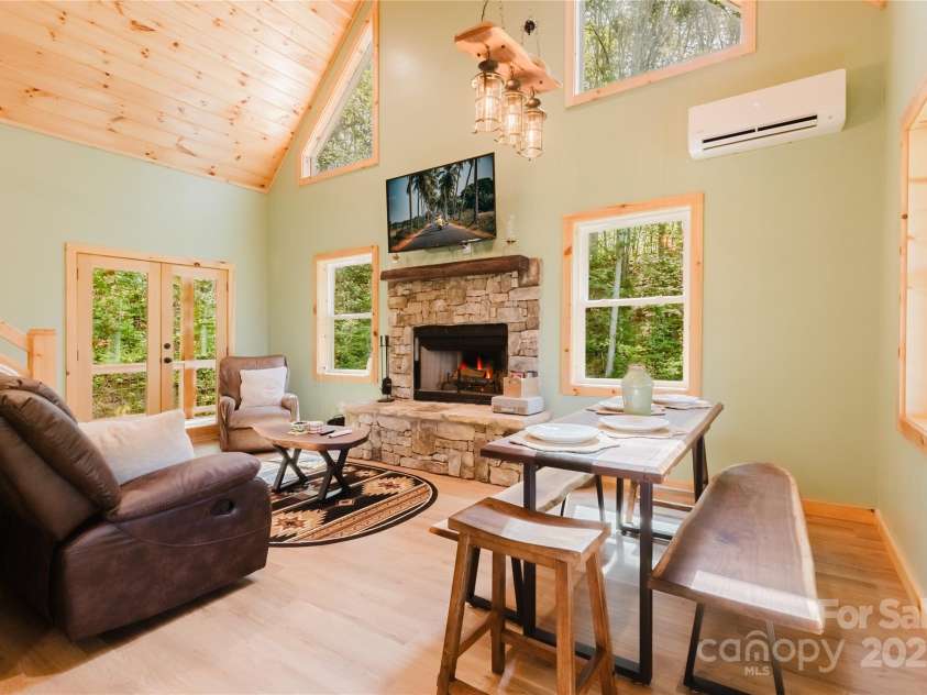 241 Golden Hawk Drive, Bryson City, NC 28713.  MLS# CAR4285489, YatesRealty ID 28639. 