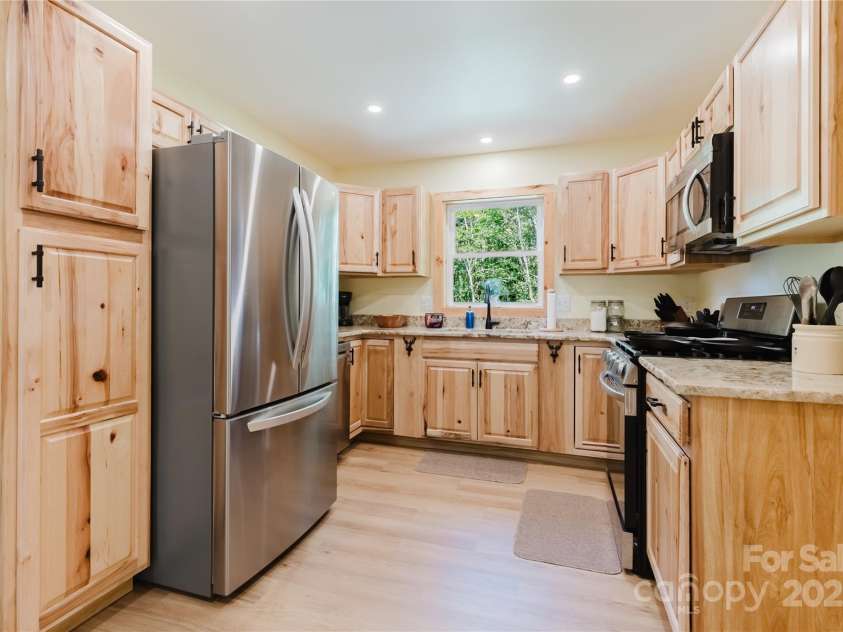 241 Golden Hawk Drive, Bryson City, NC 28713.  MLS# CAR4285489, YatesRealty ID 28639. 