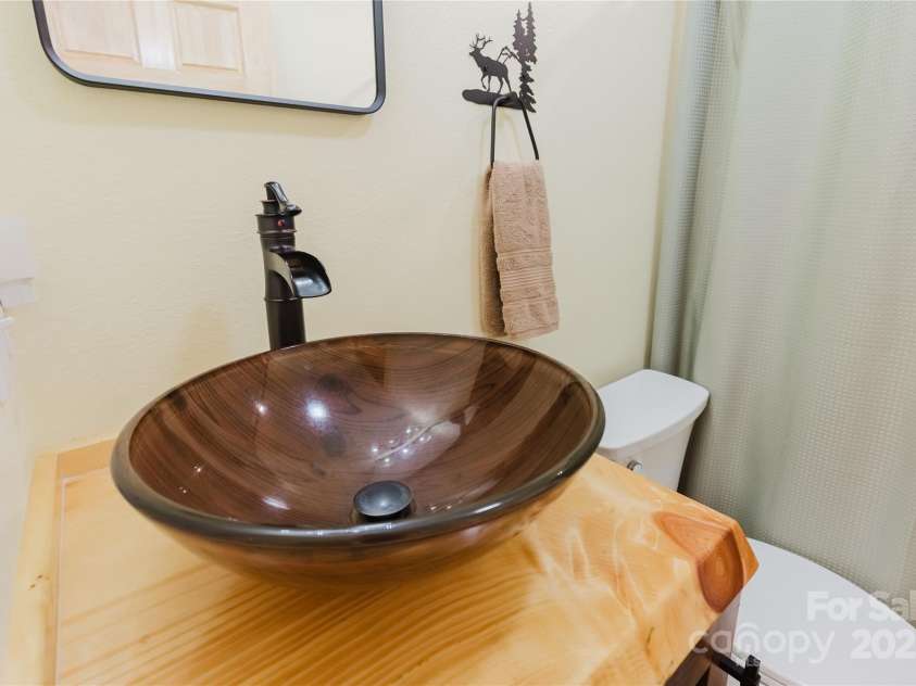 241 Golden Hawk Drive, Bryson City, NC 28713.  MLS# CAR4285489, YatesRealty ID 28639. 