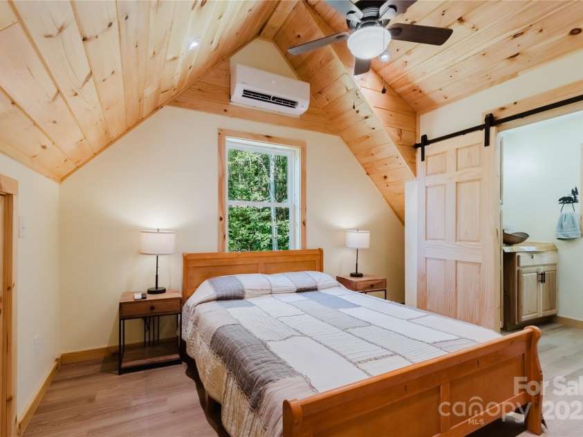 241 Golden Hawk Drive, Bryson City, NC 28713.  MLS# CAR4285489, YatesRealty ID 28639. 