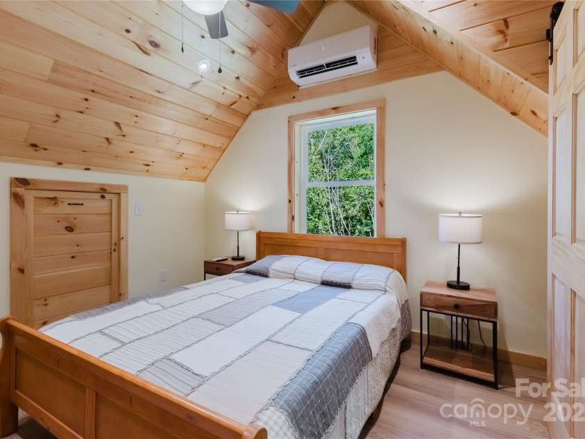 241 Golden Hawk Drive, Bryson City, NC 28713.  MLS# CAR4285489, YatesRealty ID 28639. 