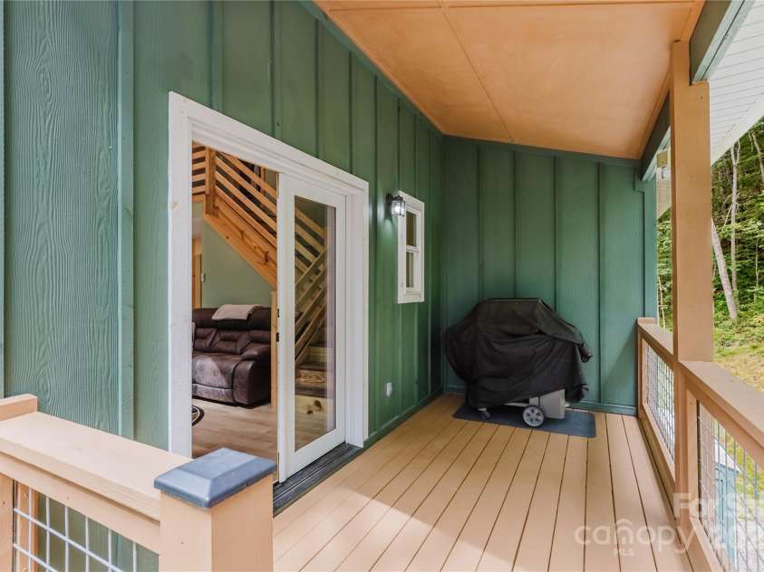 241 Golden Hawk Drive, Bryson City, NC 28713.  MLS# CAR4285489, YatesRealty ID 28639. 