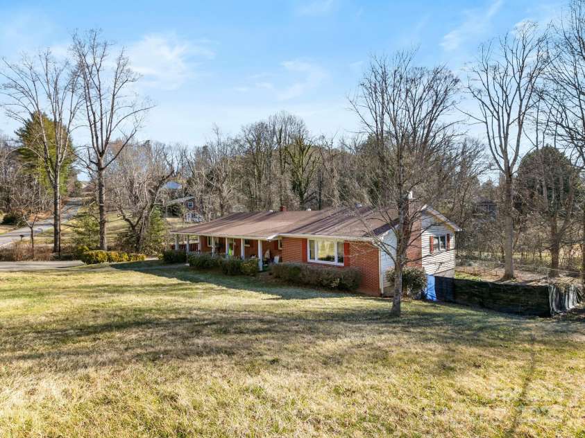 125 Upper Grassy Branch Road, Asheville, NC 28805.  MLS# CAR4230759, YatesRealty ID 2864. 