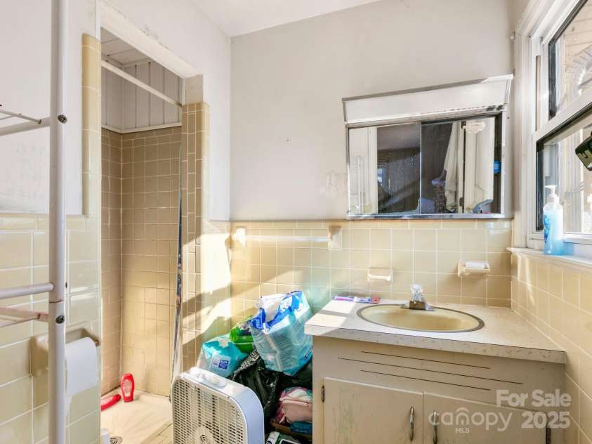 125 Upper Grassy Branch Road, Asheville, NC 28805.  MLS# CAR4230759, YatesRealty ID 2864. 