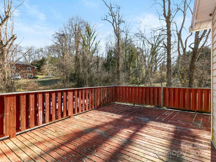 125 Upper Grassy Branch Road, Asheville, NC 28805.  MLS# CAR4230759, YatesRealty ID 2864. 