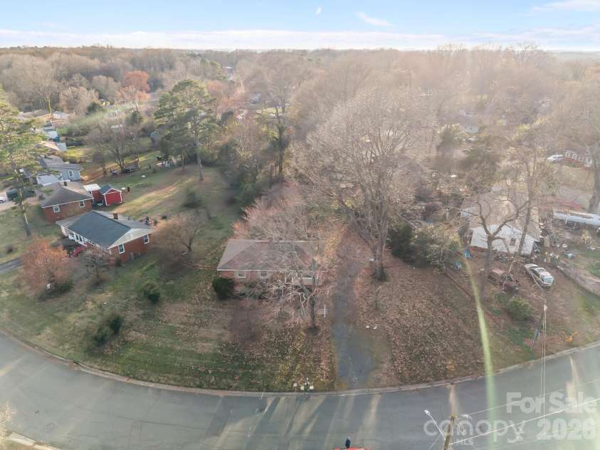 400 Sharview Circle, Charlotte, NC 28217.  MLS# CAR4350382, YatesRealty ID 2864. 