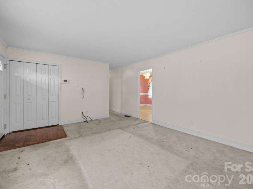 400 Sharview Circle, Charlotte, NC 28217.  MLS# CAR4350382, YatesRealty ID 2864. 