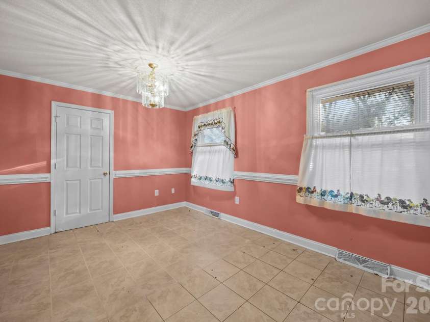 400 Sharview Circle, Charlotte, NC 28217.  MLS# CAR4350382, YatesRealty ID 2864. 
