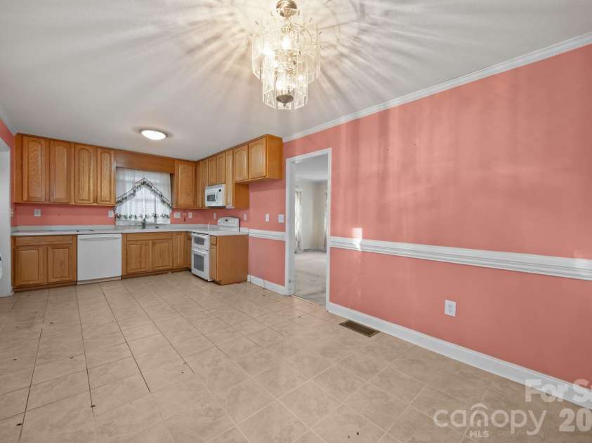 400 Sharview Circle, Charlotte, NC 28217.  MLS# CAR4350382, YatesRealty ID 2864. 