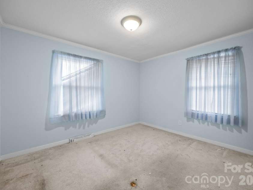 400 Sharview Circle, Charlotte, NC 28217.  MLS# CAR4350382, YatesRealty ID 2864. 