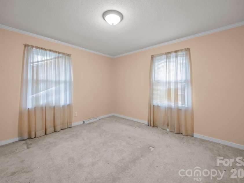 400 Sharview Circle, Charlotte, NC 28217.  MLS# CAR4350382, YatesRealty ID 2864. 
