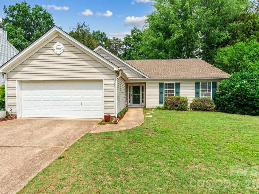 14207 Arbor Ridge Drive, Charlotte, NC 28273.  MLS# CAR4388966, YatesRealty ID 28640. 