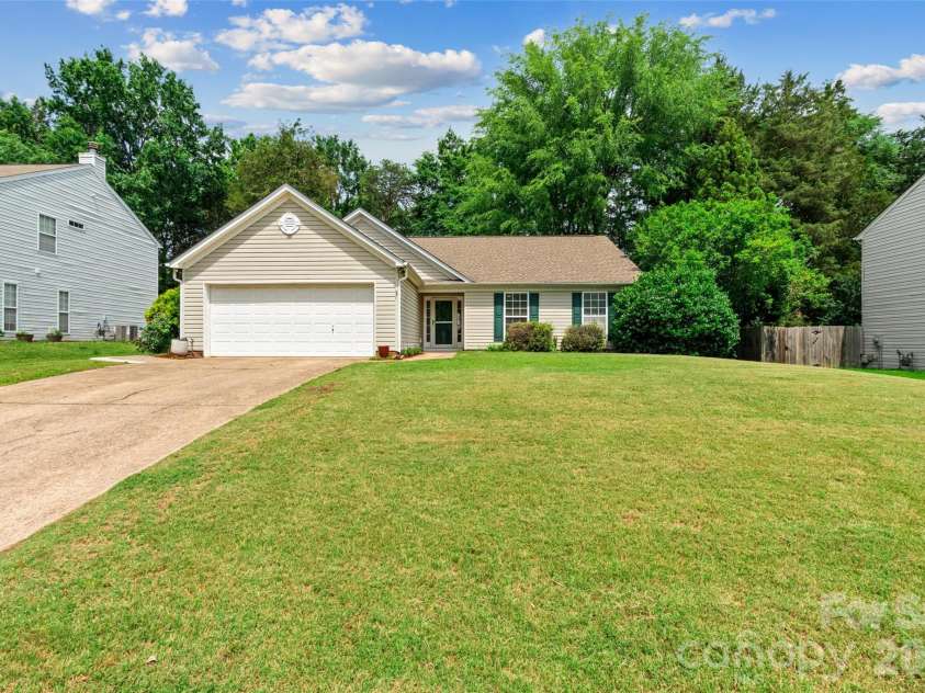 14207 Arbor Ridge Drive, Charlotte, NC 28273.  MLS# CAR4388966, YatesRealty ID 28640. 
