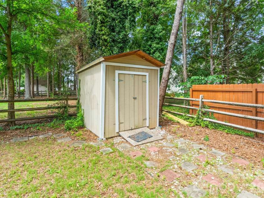 14207 Arbor Ridge Drive, Charlotte, NC 28273.  MLS# CAR4388966, YatesRealty ID 28640. 