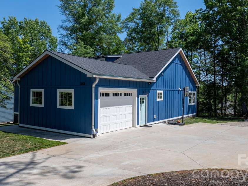 3813 54TH Avenue, Hickory, NC 28601.  MLS# CAR4382273, YatesRealty ID 28641. 