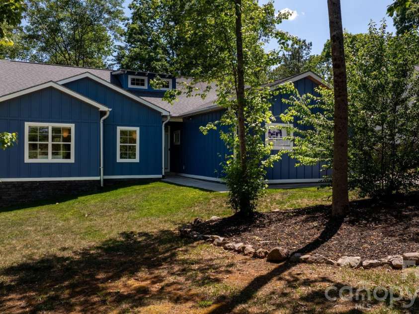 3813 54TH Avenue, Hickory, NC 28601.  MLS# CAR4382273, YatesRealty ID 28641. 
