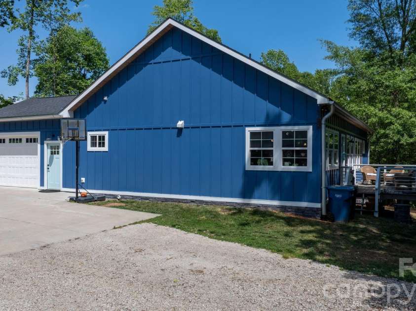 3813 54TH Avenue, Hickory, NC 28601.  MLS# CAR4382273, YatesRealty ID 28641. 