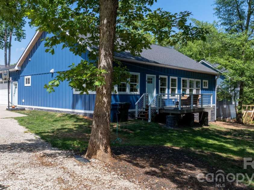 3813 54TH Avenue, Hickory, NC 28601.  MLS# CAR4382273, YatesRealty ID 28641. 