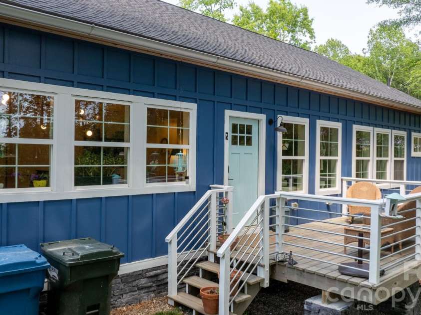 3813 54TH Avenue, Hickory, NC 28601.  MLS# CAR4382273, YatesRealty ID 28641. 