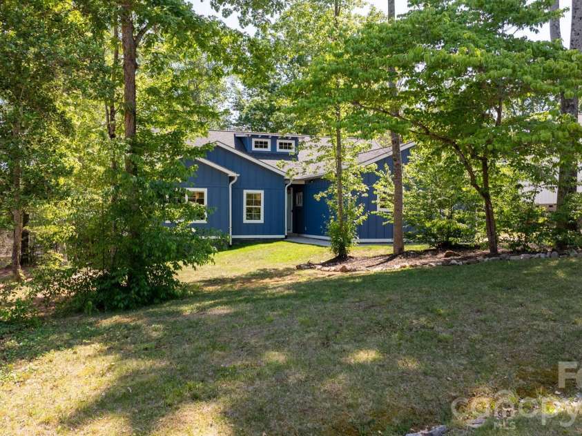 3813 54TH Avenue, Hickory, NC 28601.  MLS# CAR4382273, YatesRealty ID 28641. 