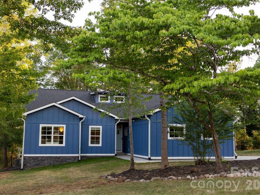 3813 54TH Avenue, Hickory, NC 28601.  MLS# CAR4382273, YatesRealty ID 28641. 