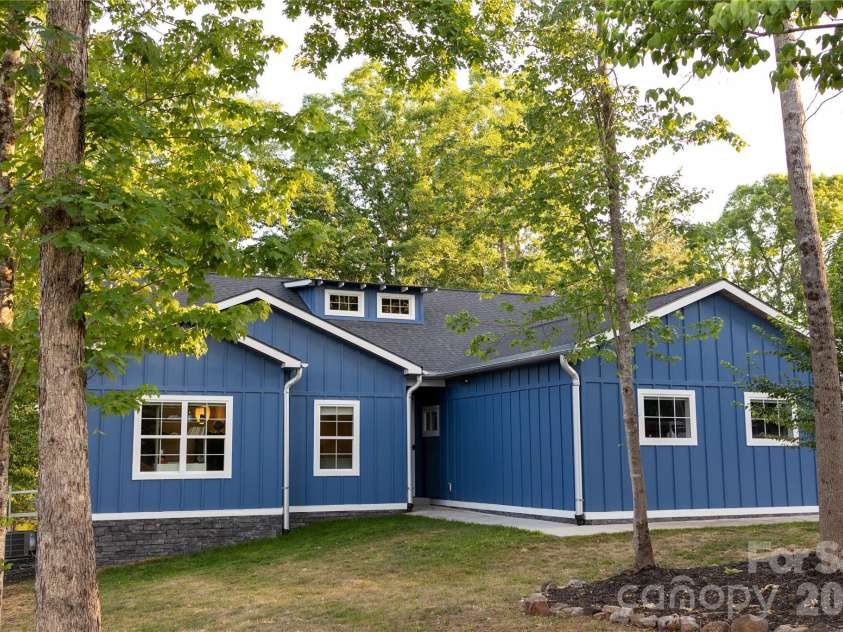 3813 54TH Avenue, Hickory, NC 28601.  MLS# CAR4382273, YatesRealty ID 28641. 