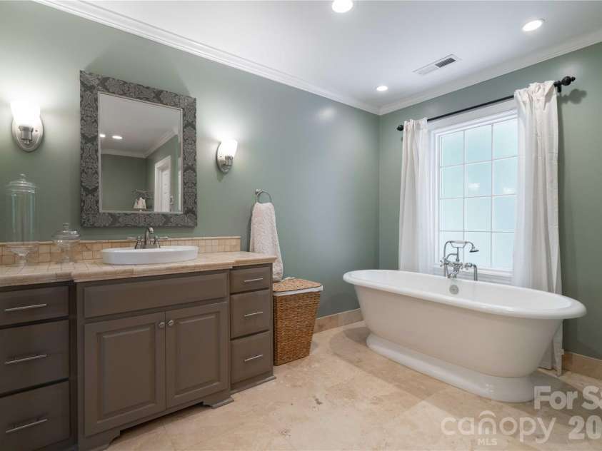 668 Link Road, Lexington, NC 27295.  MLS# CAR4389392, YatesRealty ID 28643. 