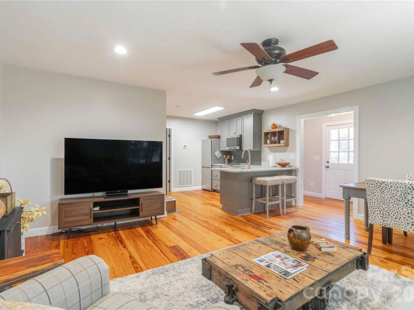 668 Link Road, Lexington, NC 27295.  MLS# CAR4389392, YatesRealty ID 28643. 
