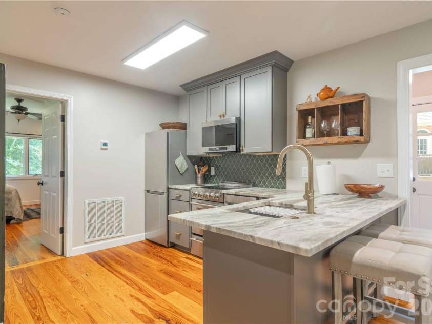 668 Link Road, Lexington, NC 27295.  MLS# CAR4389392, YatesRealty ID 28643. 