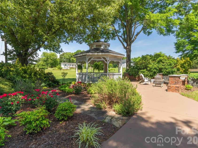668 Link Road, Lexington, NC 27295.  MLS# CAR4389392, YatesRealty ID 28643. 