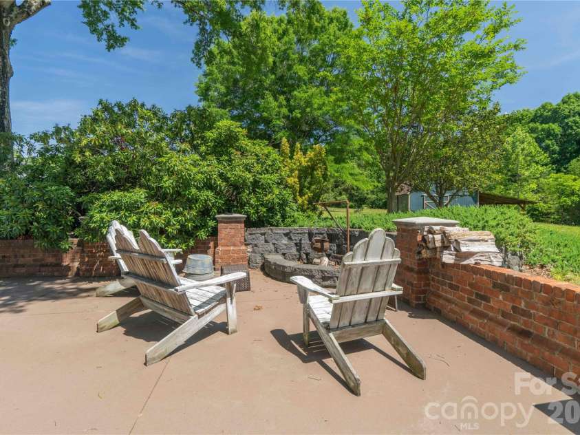 668 Link Road, Lexington, NC 27295.  MLS# CAR4389392, YatesRealty ID 28643. 