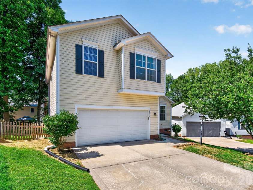2539 Thornfield Road, Charlotte, NC 28273.  MLS# CAR4388875, YatesRealty ID 28644. 