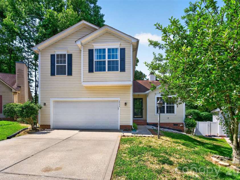 2539 Thornfield Road, Charlotte, NC 28273.  MLS# CAR4388875, YatesRealty ID 28644. 