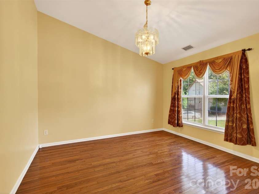 2539 Thornfield Road, Charlotte, NC 28273.  MLS# CAR4388875, YatesRealty ID 28644. 